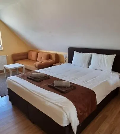 Joy Πανσιόν 3*