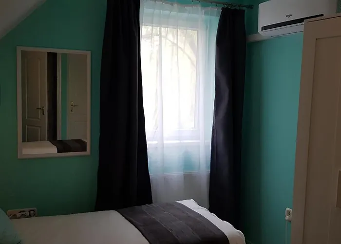 Joy בית הארחה 3*